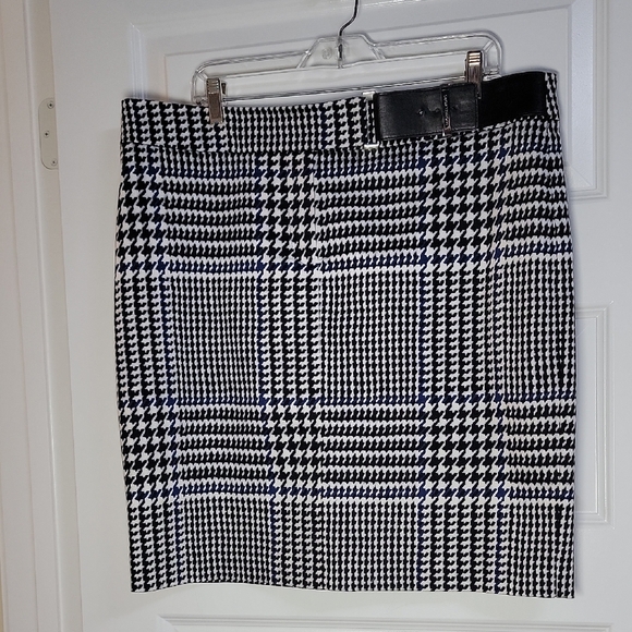 Michael Kors Dresses & Skirts - MICHAEL KORS SZ 16 HOUNDSTOOTH SKIRT BLACK BLUE WHITE